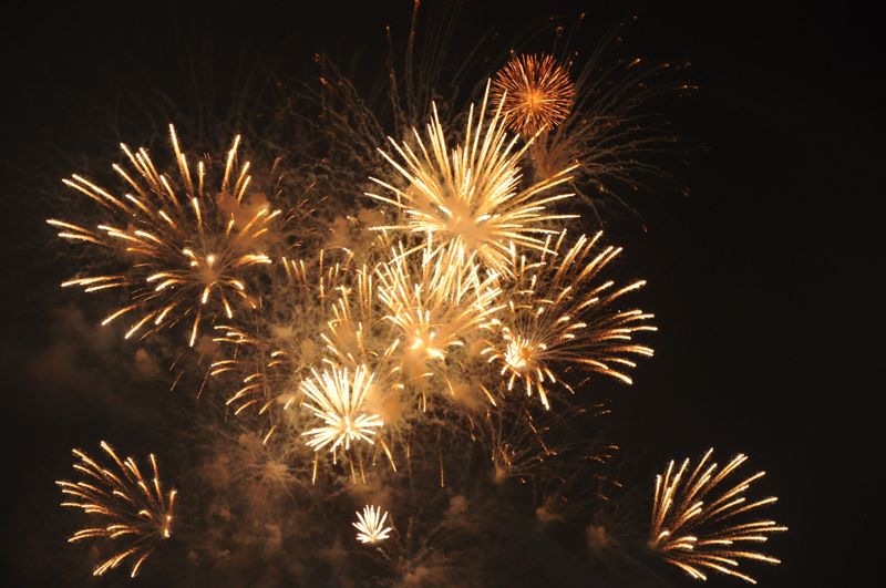 Чтобы пальцы не оторвало: как правильно покупать и использовать пиротехнику 