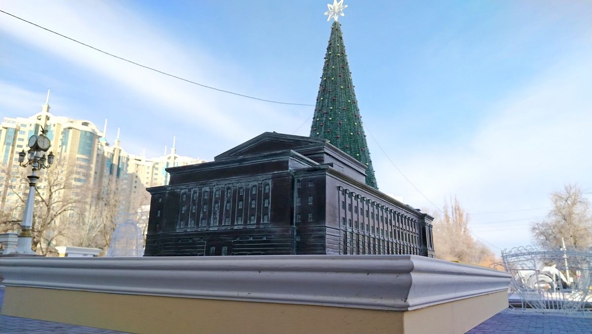 Макет ГАТОБ и ёлка