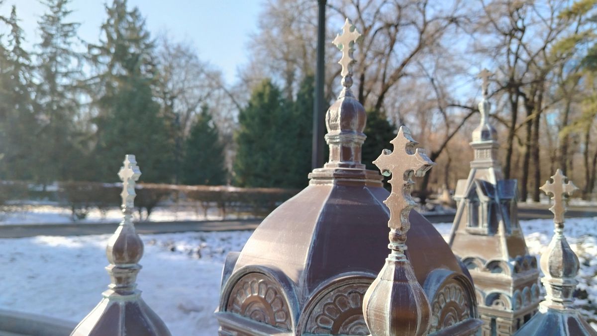 Кресты на макете Вознесенского собора 