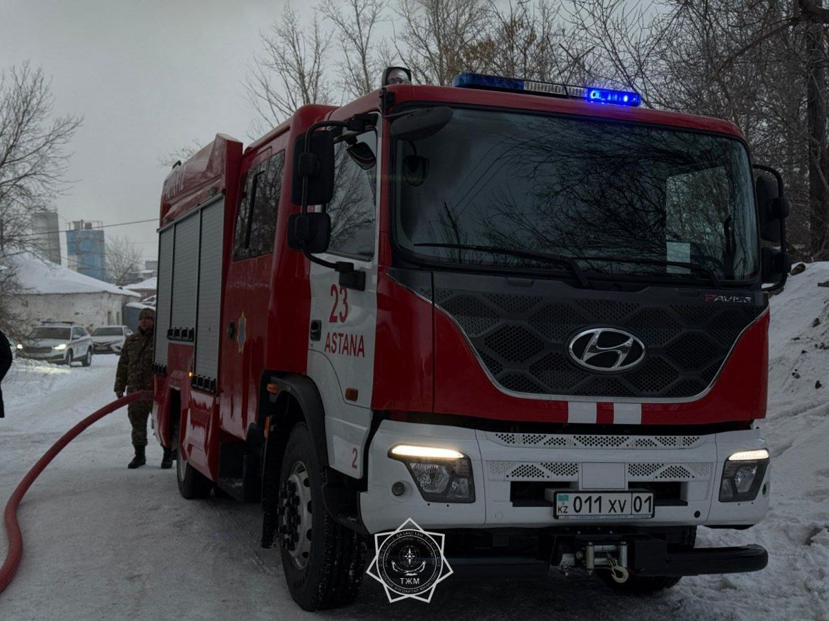 Пожарная машина в Астане зимой 