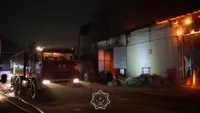 Крупный пожар тушили на алматинской барахолке