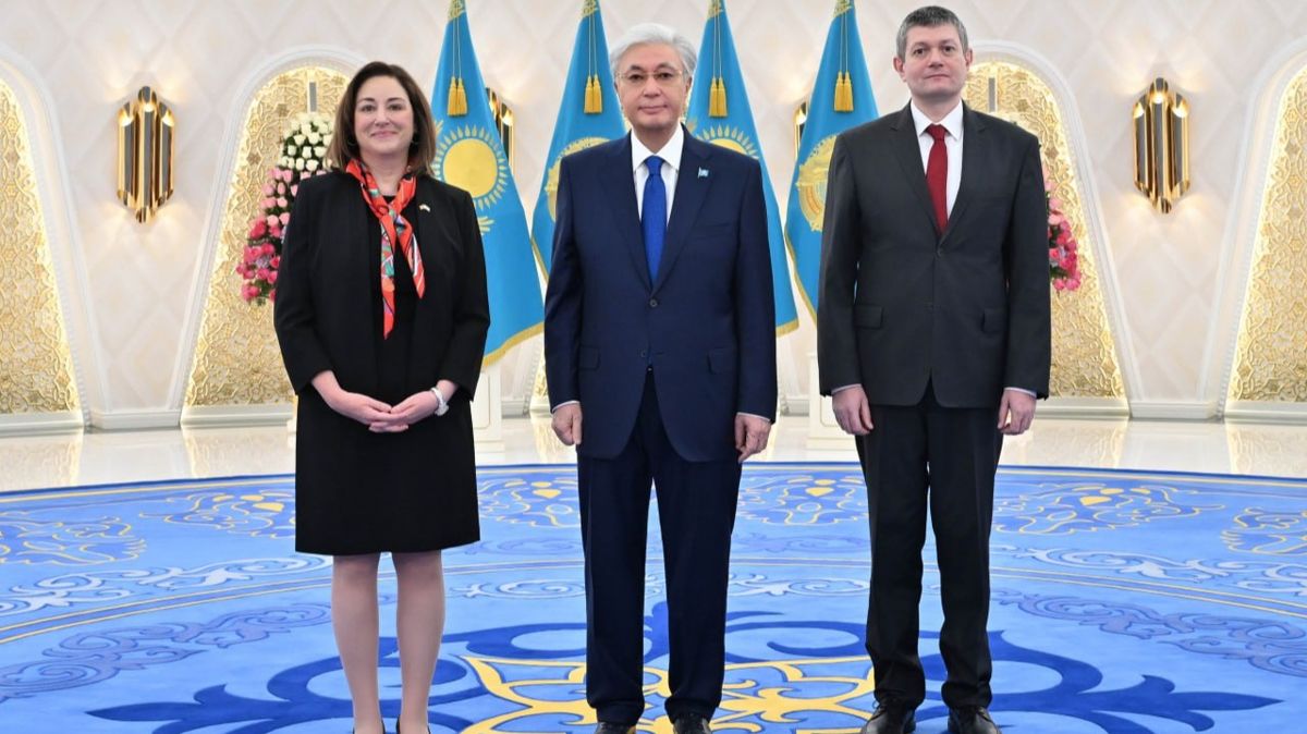 Стаффт, Токаев, и Воденски