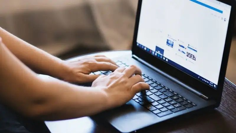 Из-за Интернета стало сложно читать тексты: Токаев раскритиковал чиновников