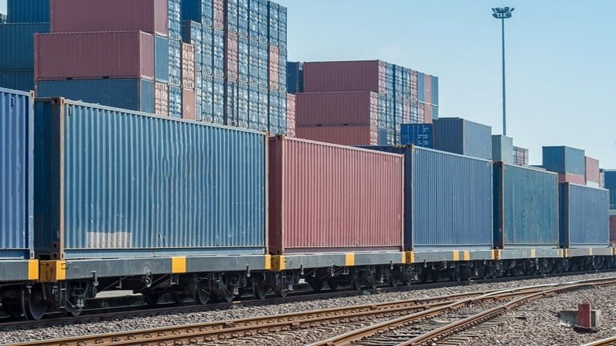 Грузовой поезд