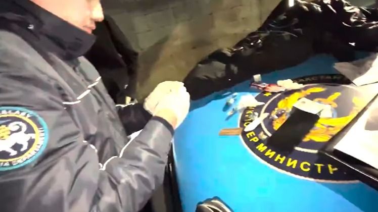 В Алматы задержали 19-летнего наркозакладчика