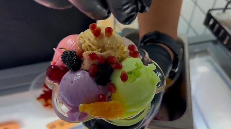 Судья из Китая вернулась в Казахстан и делает мороженое из верблюжьего молока