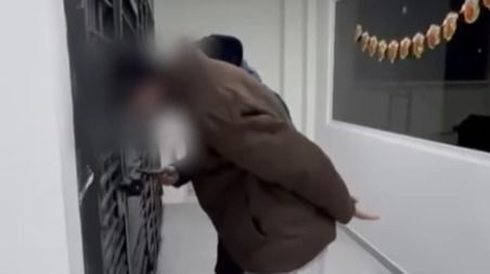 В Астане парень разбил остановку