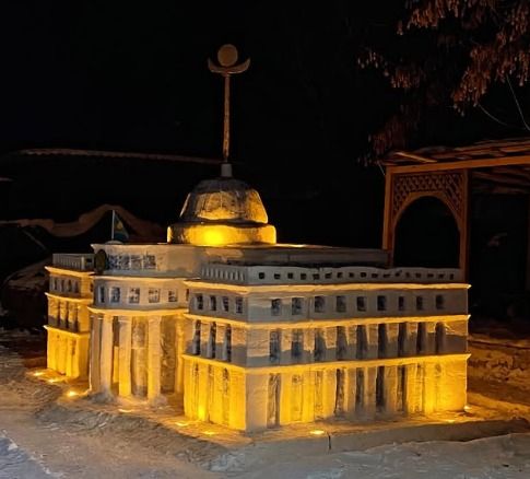 Снежная Акорда ночью