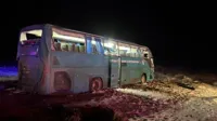 Автобус перевернулся на трассе в Мангистау: четыре человека погибли
