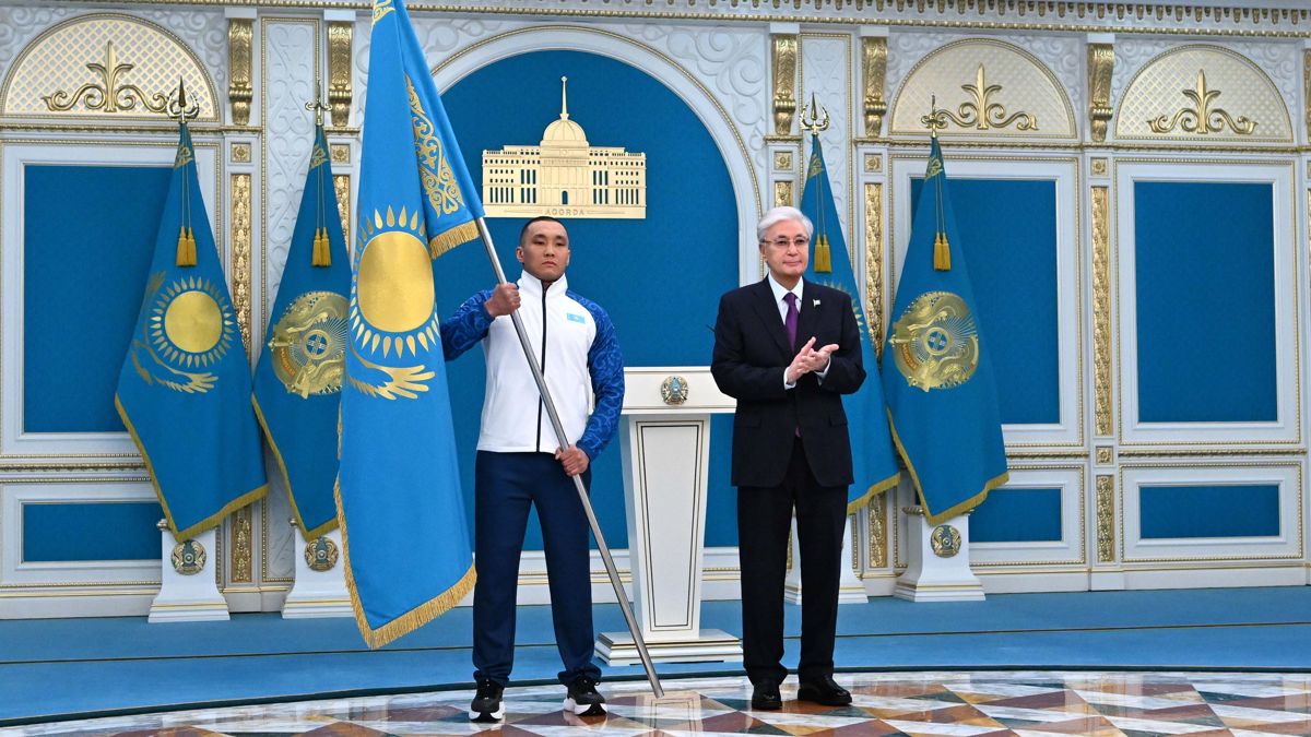 Паралимпиец и Токаев 