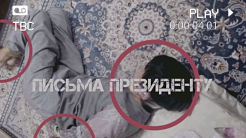 Сироту связали скотчем: после скандального фото полиция Тараза приступила к расследованию