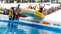 С горы, да в бассейн: в Алматы в восьмой раз пройдёт шоу Red Bull Jump & Freeze