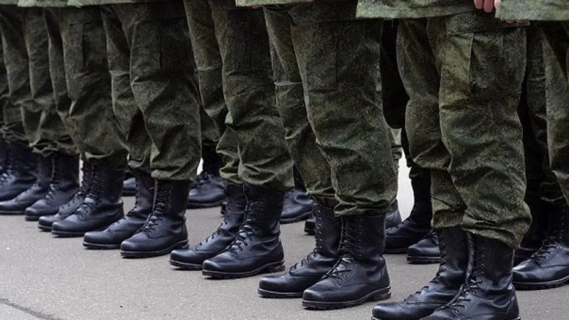 Два случая гибели срочников прокомментировали в Минобороны 