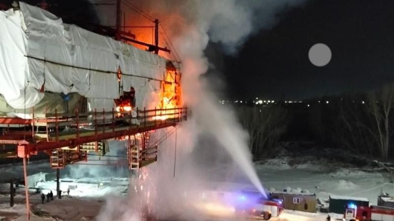 Крупный пожар случился на строящемся мосту в Павлодаре