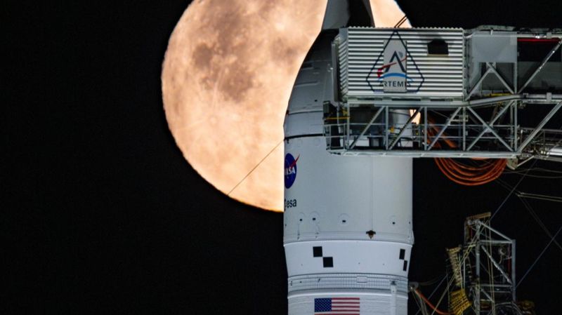 Имена казахстанцев пока не полетят к Луне: в NASA отложили экспедицию