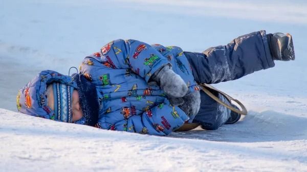 В Таразе ребёнок провалился под лёд
