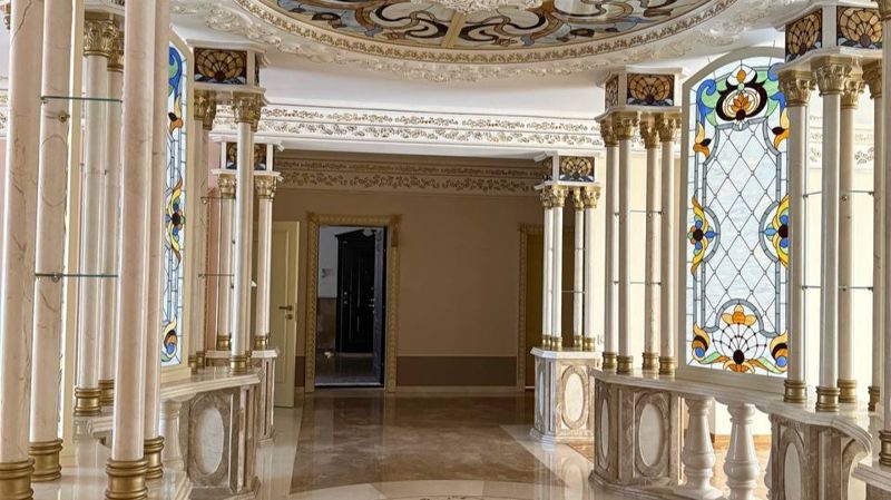 Элитные квартиры с фресками и каминами, изъятые у казахстанских олигархов, пустят с молотка