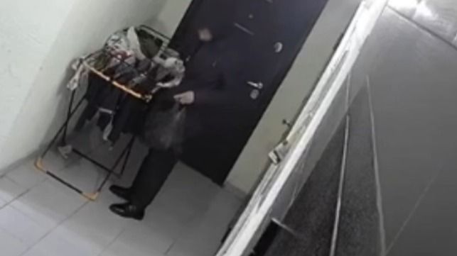 В Актау объявился охотник за кружевами: мужчина унес бюстгальтер из подъезда