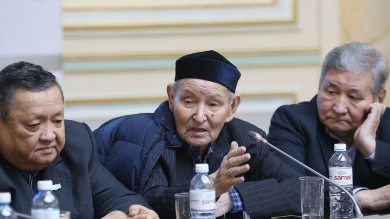 Писатели и творческая интеллигенция Алматы поддержали проект новой Конституции