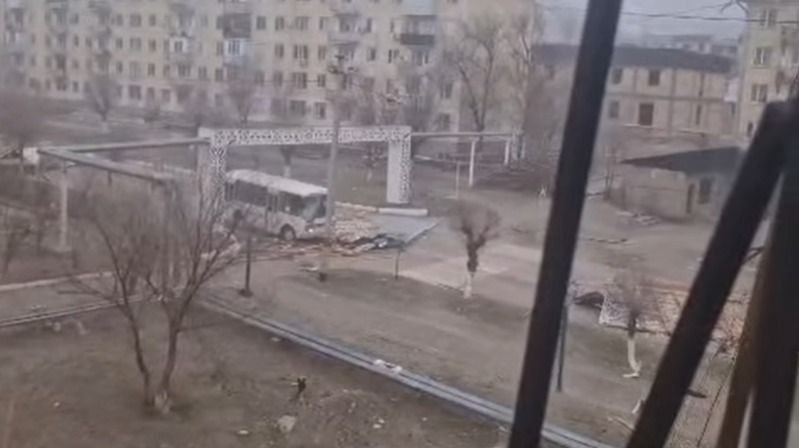 Сильный ветер повредил крыши домов в Жамбылской области