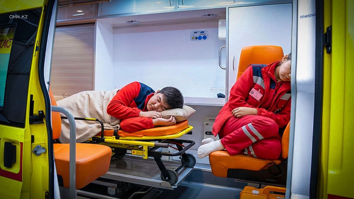 Медики замерзают в машинах скорой помощи: что ответили в Минздраве на жалобы казахстанцев