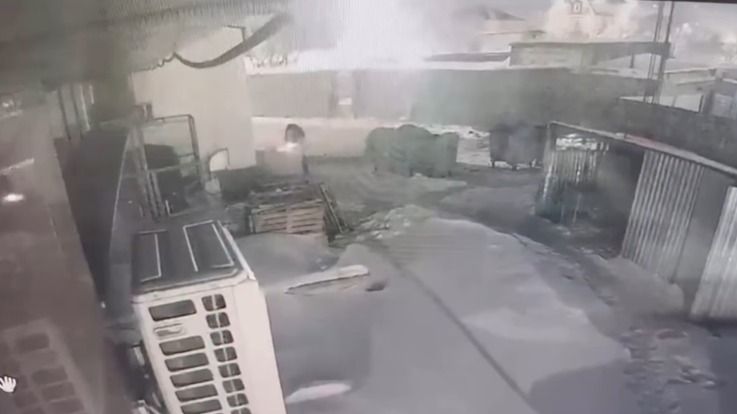 Мужчина поджёг мусорные контейнеры у торгового центра в Астане