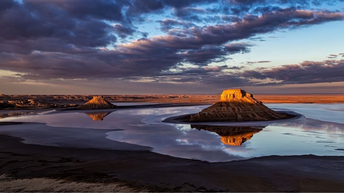 Гора-останец &laquo;Три брата&raquo; в урочище Карынжарык