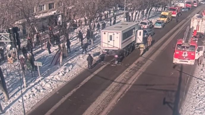 Полицейские спасли жителей общежития во время пожара в Актобе