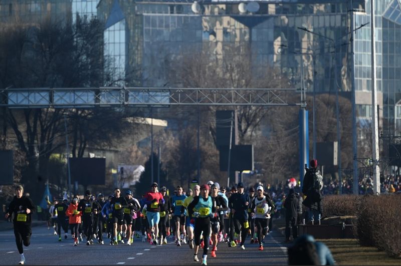 Участники из 22 стран открыли беговой сезон в Алматы