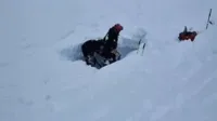 В Алматы лавина накрыла сноубордиста