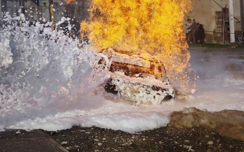 В Шымкенте водитель устроил файер-шоу, врезавшись в газораспределительный шкаф