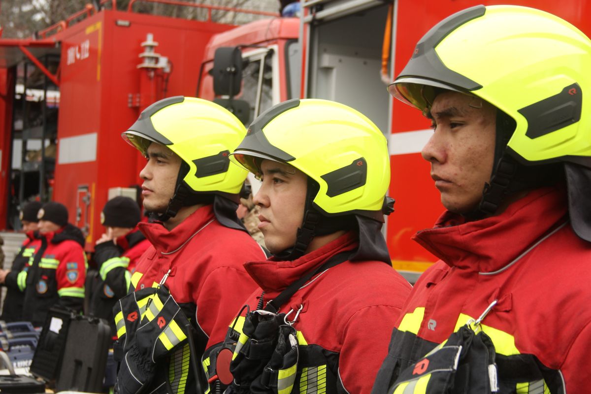 Пожарные, МЧС