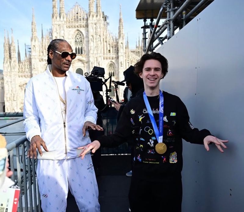 Сколько стоит свитшот как у Михаила Шайдорова с детскими рисунками казахстанцев?