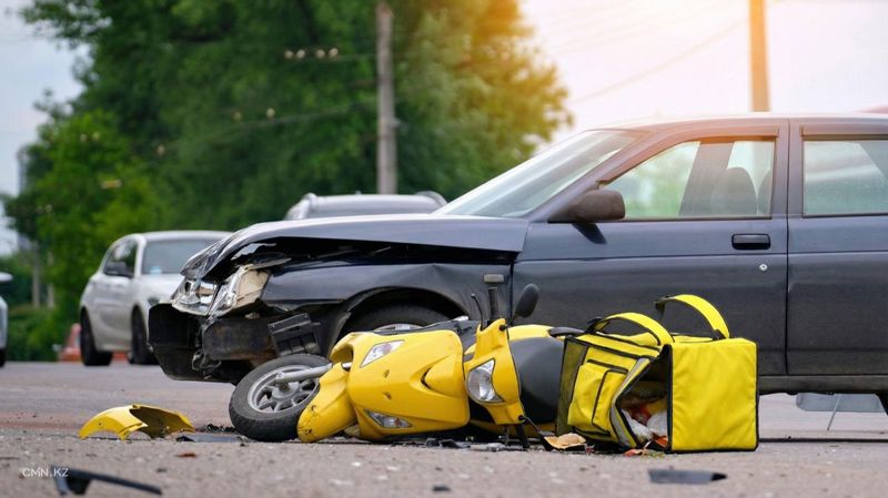 Курьер попал в аварию