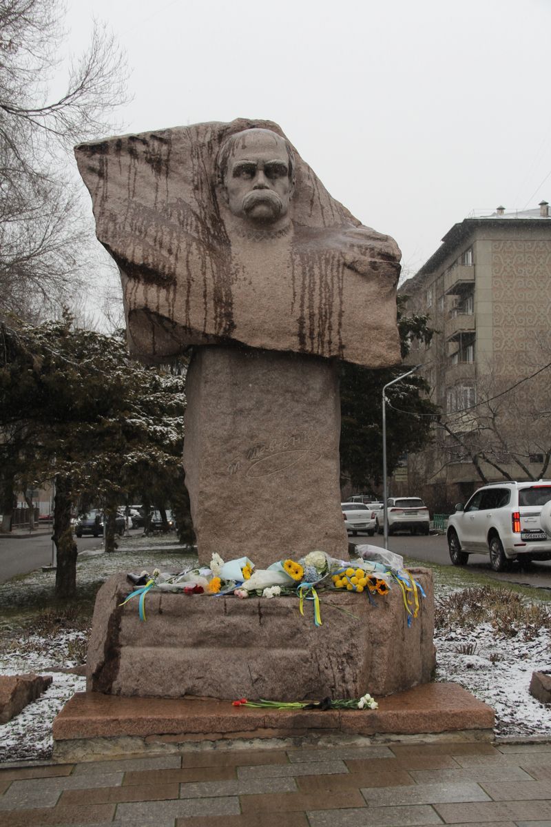 Памятник, Тарас Шевченко, Цветы