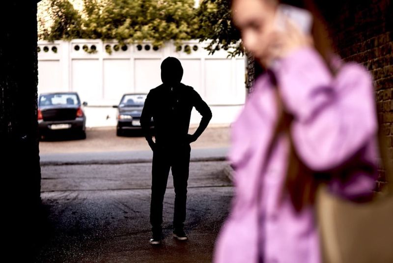 Полиция Астаны объяснила, как действовать при сталкинге