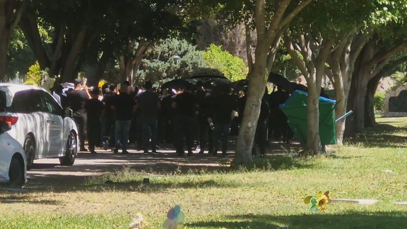 Главного наркобарона Мексики похоронили в золотом гробу 