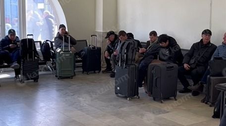 34 казахстанца эвакуировали из Ирана в Армению