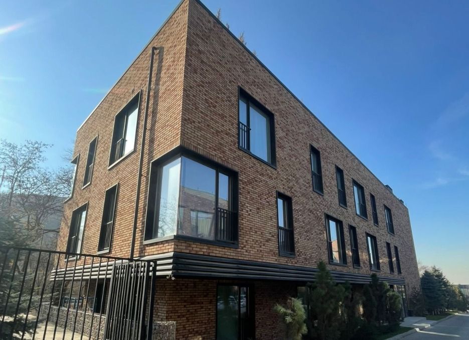 Esentai City, Дом