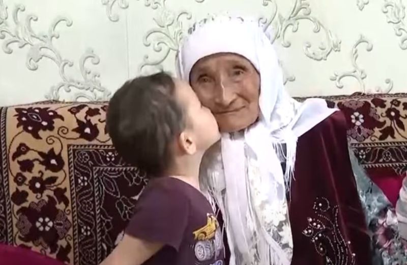 Неожиданный секрет долголетия раскрыла самая пожилая казахстанка