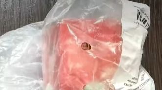 Курьер в Алматы вовремя остановил африканца с наркотиками