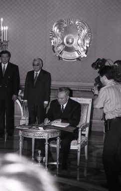 Казахстан, Нурсултан Назарбаев, Конституция