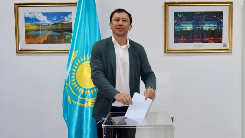 Геннадий Головкин принял участие в референдуме в Бангкоке