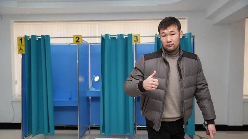 Шавкат Рахмонов проголосовал в городе Конаев 