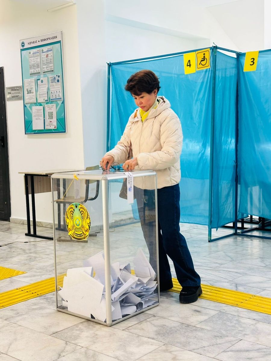 Роза Рымбаева проголосовала в Алматы. 