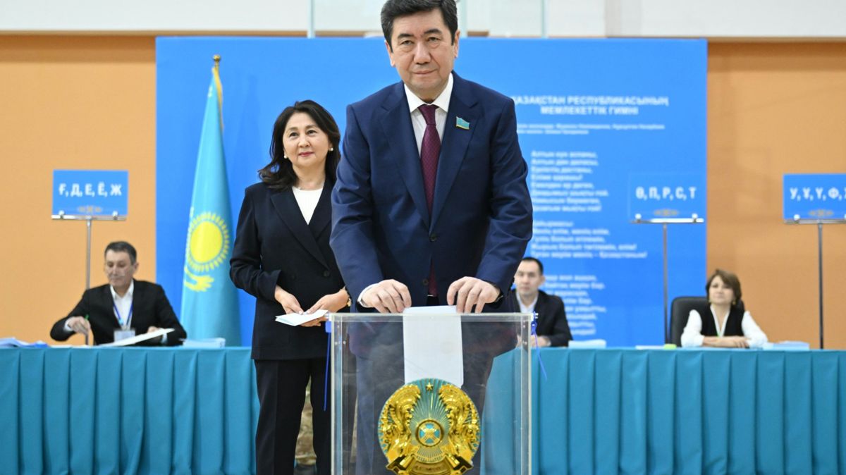 Ерлан Кошанов проголосовал на референдуме