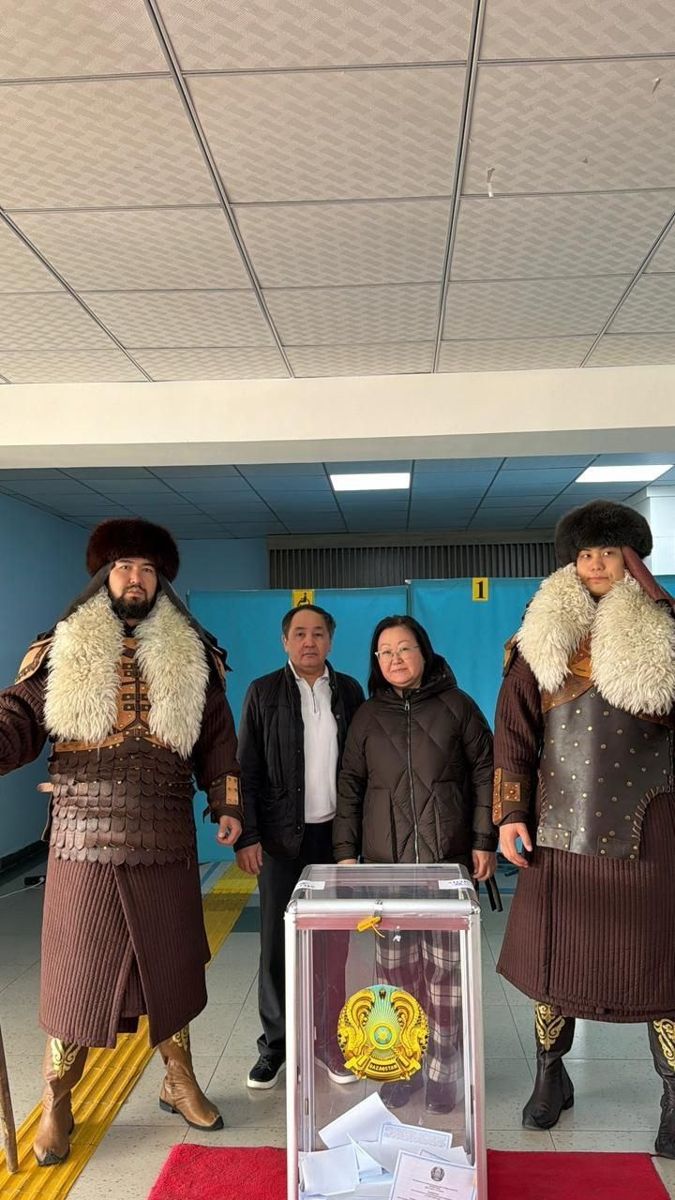 Батыры пришли голосовать на участок в Наурызбайском районе Алматы