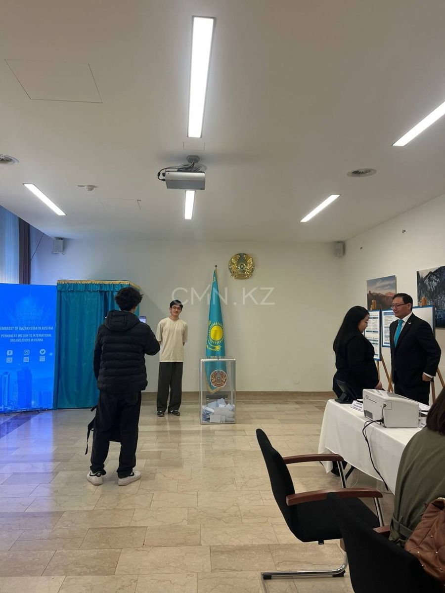 Голосование казахстанцев на участке в Австрии
