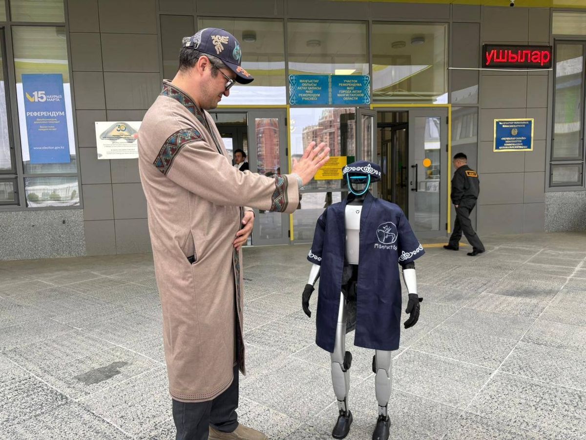 В Мангистауской области на референдум с роботом