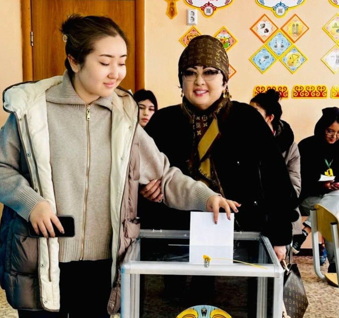 Макпал Жунусова пришла голосовать